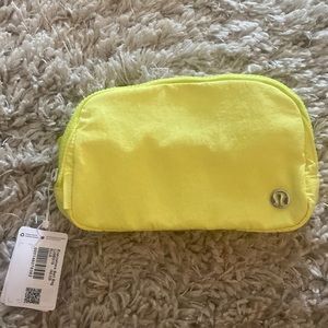 Lululemon Everywhere belt bag